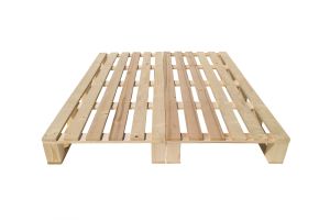łóżko z palet drewnianych